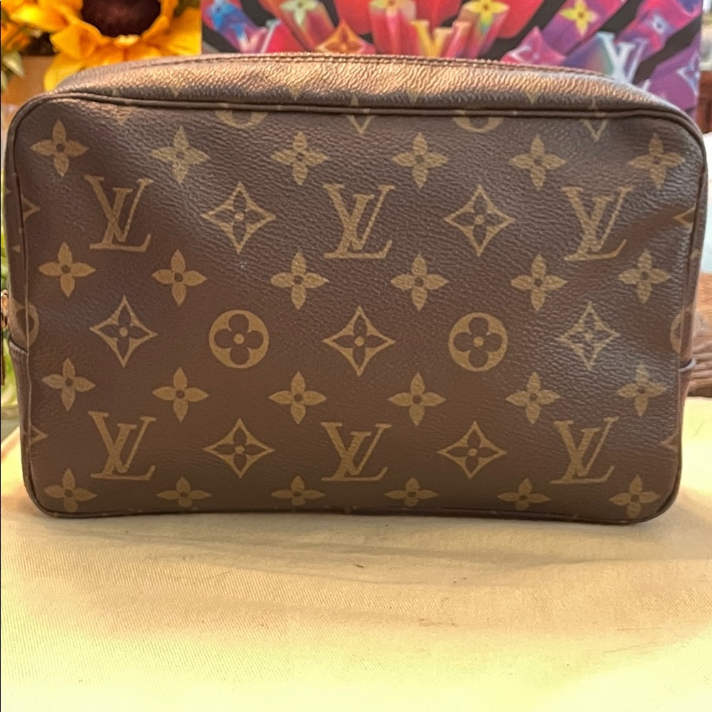 AUTHENTIC Louis Vuitton Trousse Pouch 23 Clutch